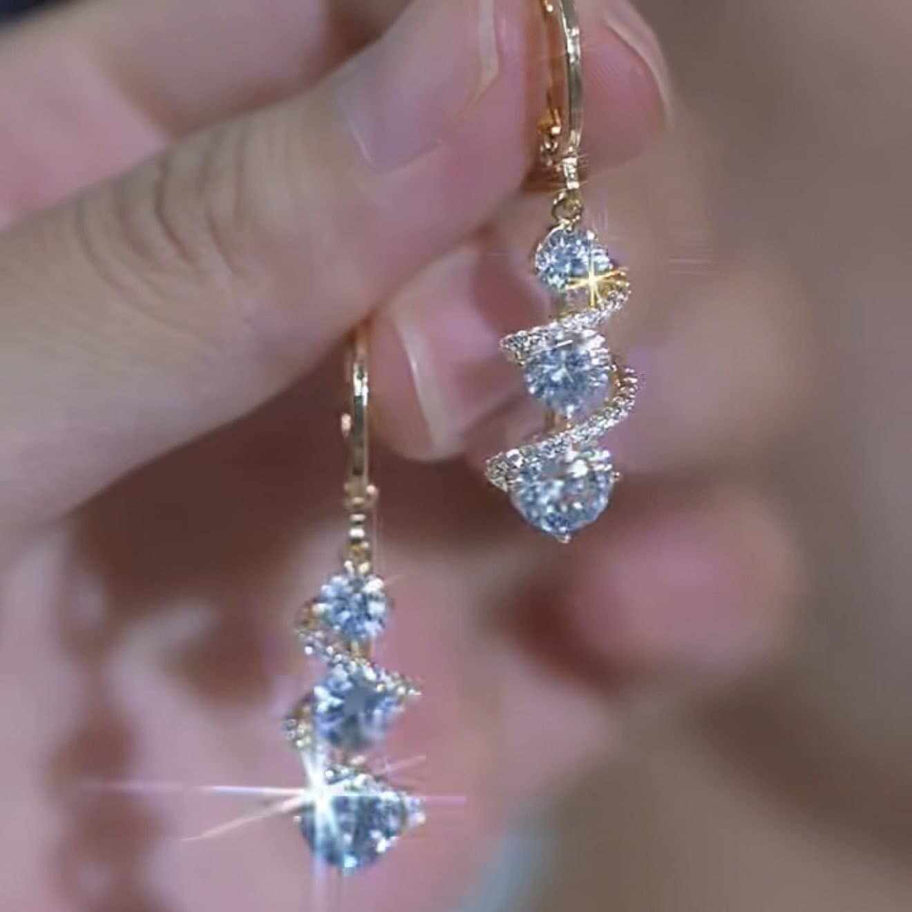 Versatile and elegant zircon earrings with A dazzling shine