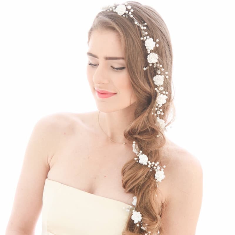 Bride's wedding photo building with makeup handmade pearl white