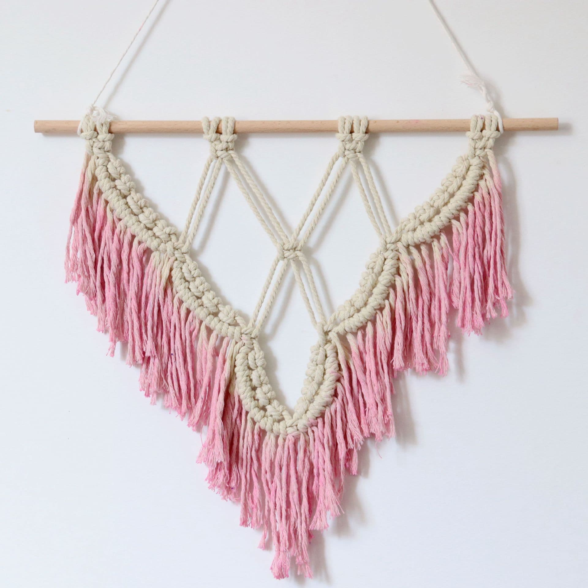 Suspension murale en macramé