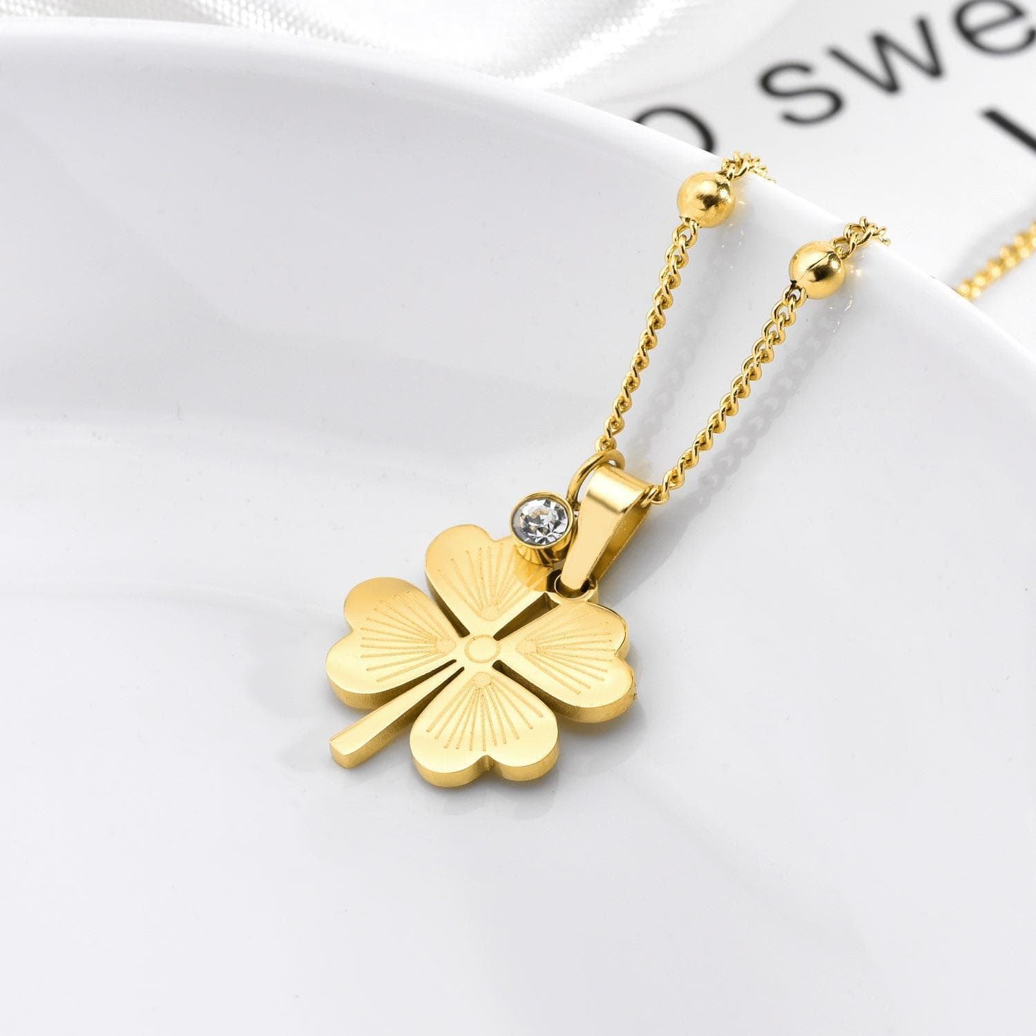Collier trèfle ajouré