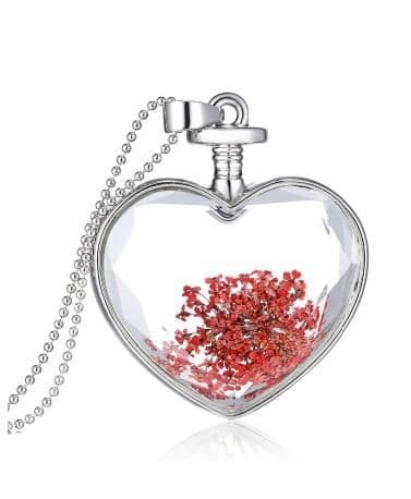 Glass pendant necklaces