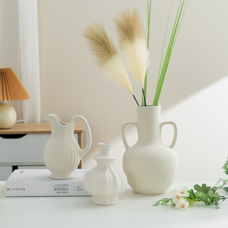 Vase blanc en céramique pour fleurs séchées